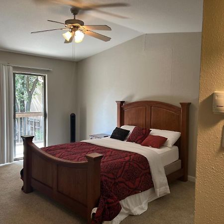 יוסטון Lovely 1-Bedroom Townhome With Nice Amenities מראה חיצוני תמונה