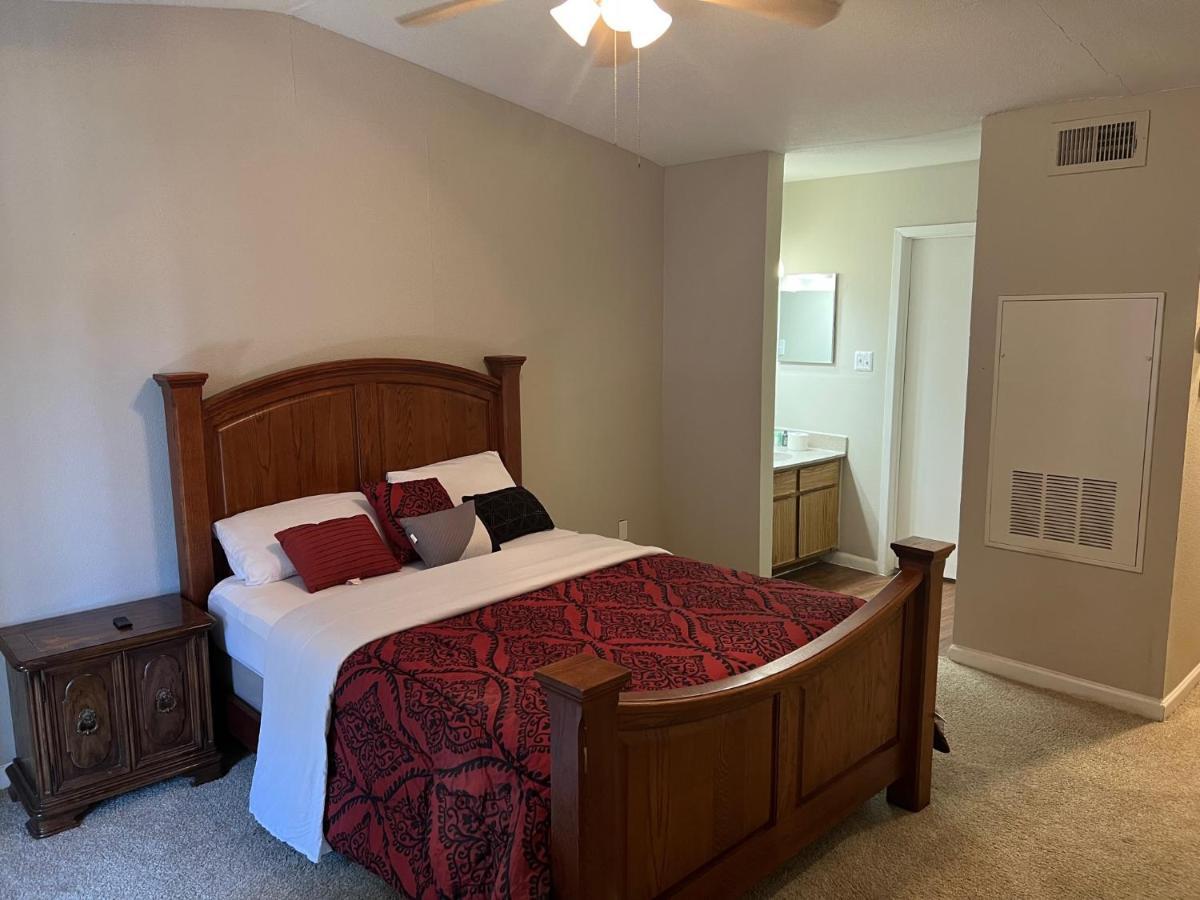 יוסטון Lovely 1-Bedroom Townhome With Nice Amenities מראה חיצוני תמונה