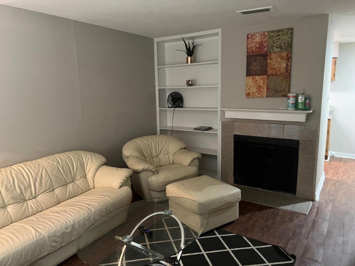 יוסטון Lovely 1-Bedroom Townhome With Nice Amenities מראה חיצוני תמונה