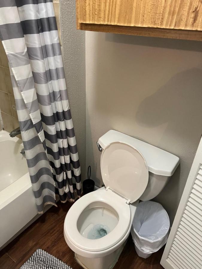 יוסטון Lovely 1-Bedroom Townhome With Nice Amenities מראה חיצוני תמונה