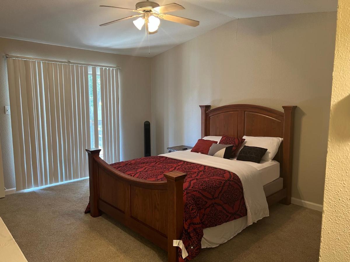 יוסטון Lovely 1-Bedroom Townhome With Nice Amenities מראה חיצוני תמונה