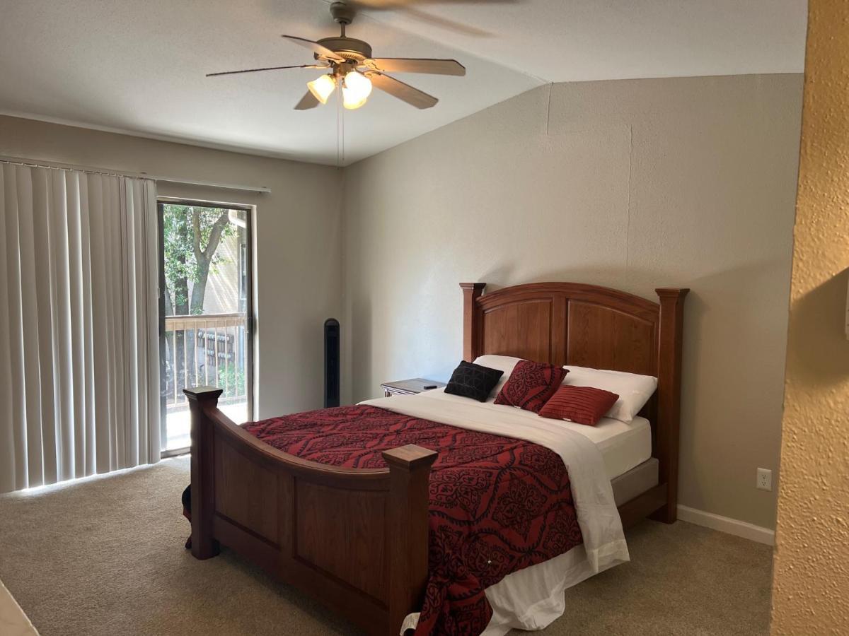 יוסטון Lovely 1-Bedroom Townhome With Nice Amenities מראה חיצוני תמונה